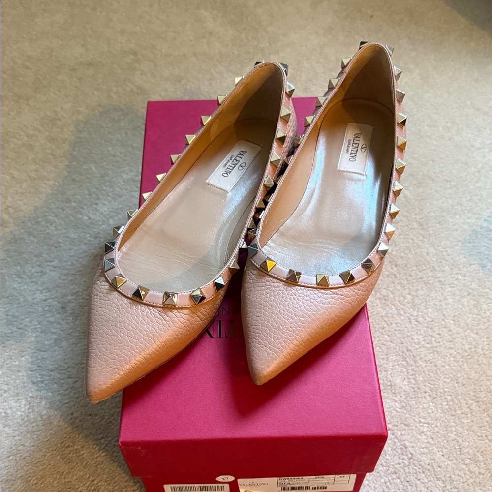 🌟SALE🌟 Valentino Women's Beige Rockstud Flats, Size 37